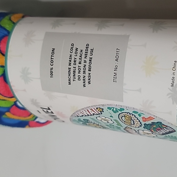 BNWT, BEACH TOWEL - Picture 2 of 4